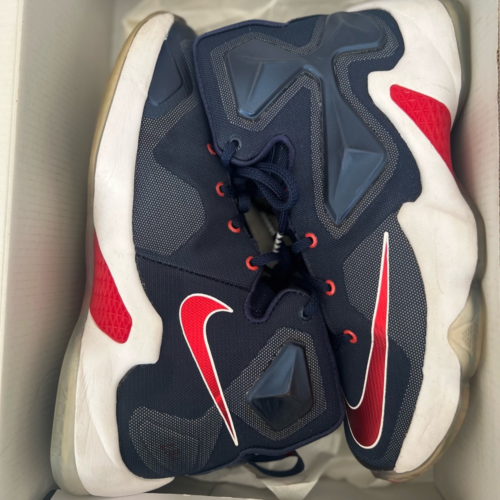 Size 6(GS) Lebron Xlll